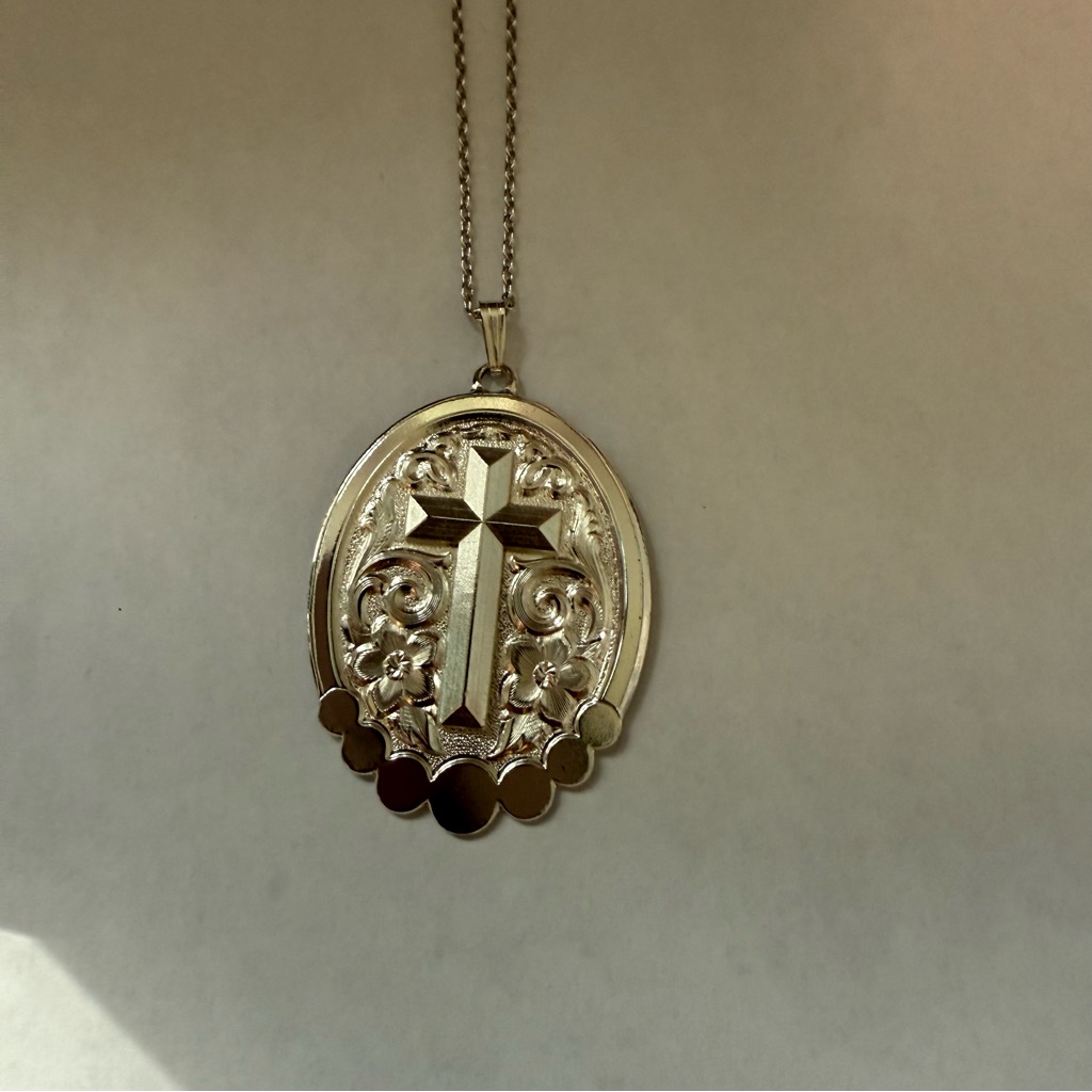 Montana Silversmiths Silver Cross Oval Necklace Nwot 25$